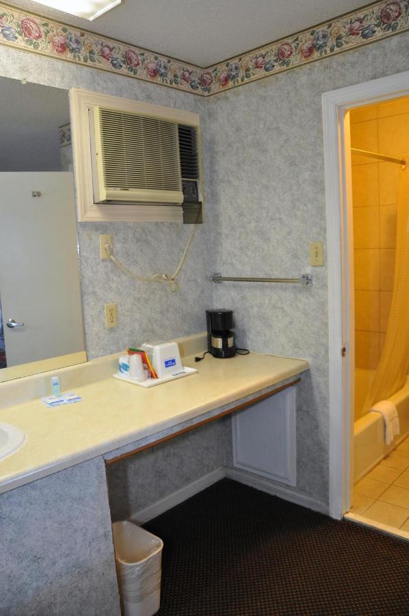 Merrimac Inn & Suites วิลเลียมส์เบิร์ก ภายนอก รูปภาพ
