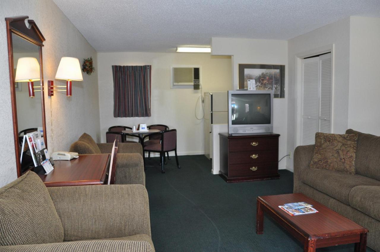 Merrimac Inn & Suites วิลเลียมส์เบิร์ก ภายนอก รูปภาพ