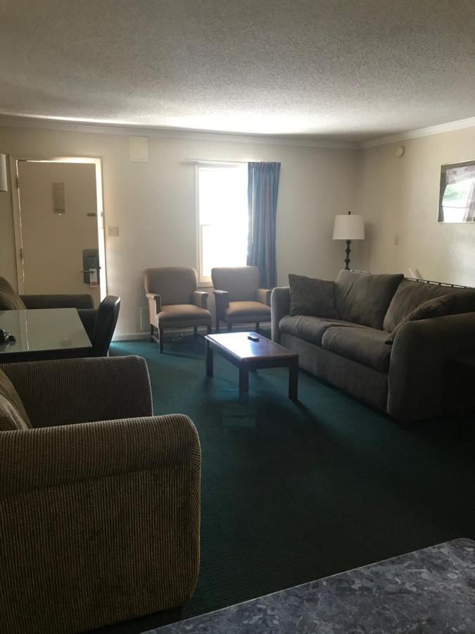 Merrimac Inn & Suites วิลเลียมส์เบิร์ก ภายนอก รูปภาพ